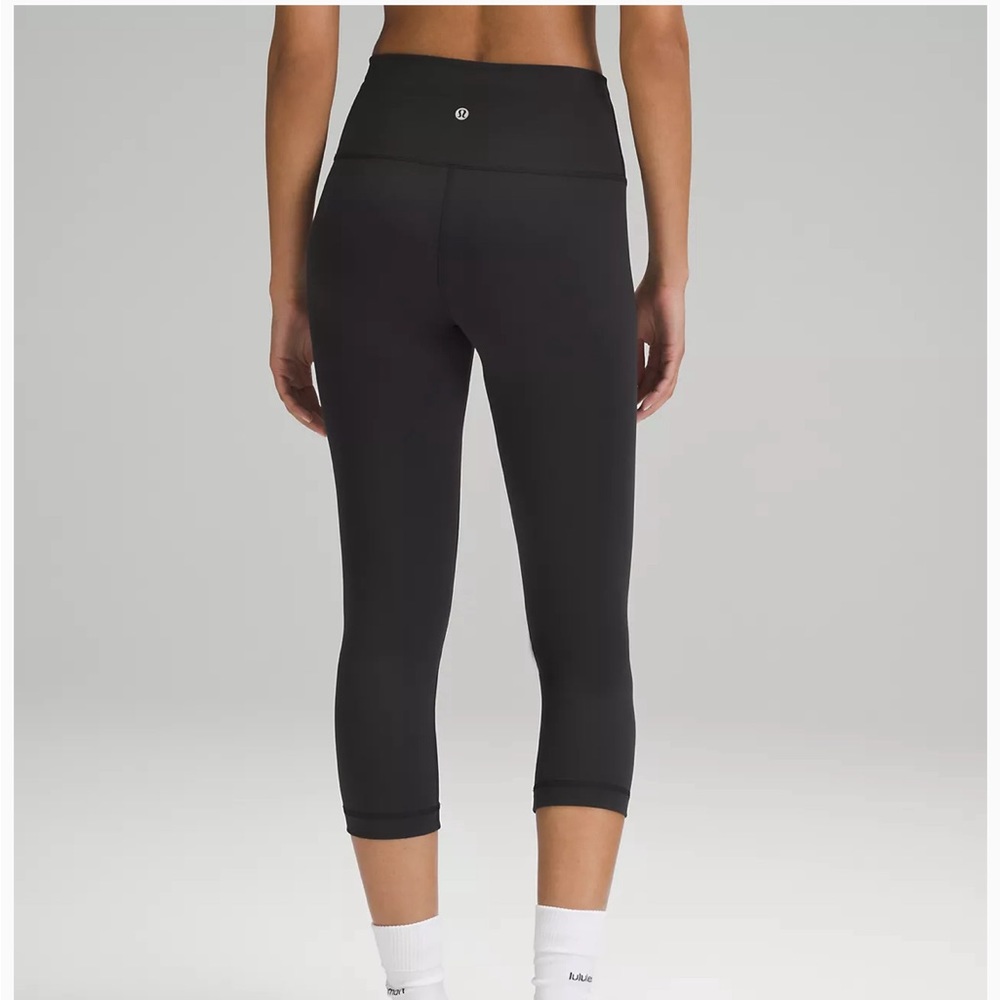 Lululemon in movement 19inch  crop everlux
